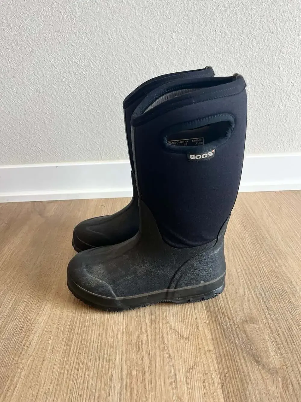 Bogs, Classic High Youth Insulated Winter, Waterproof Rain Boots, Black, 2Y